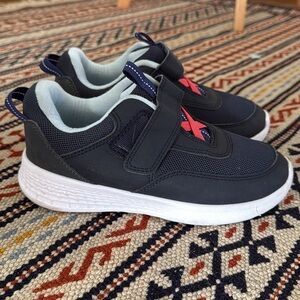 Cat and Jack Kids Navy Sneakers.Size 1. Gently worn.